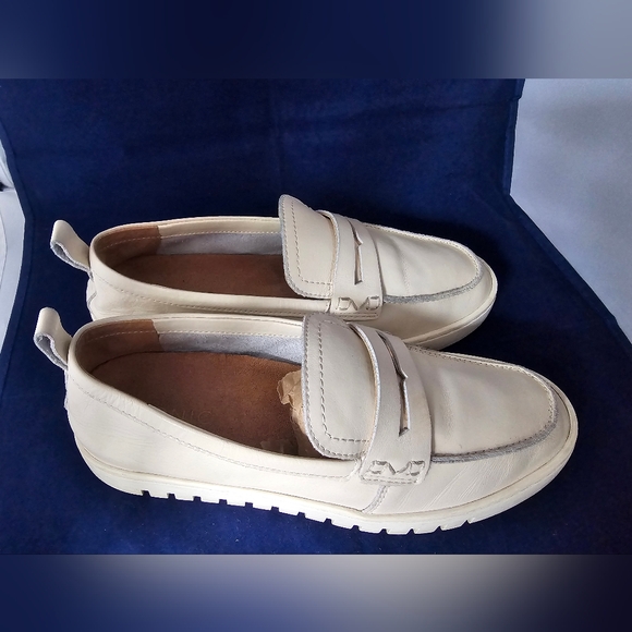 Vionic Uptown Leather Packable Travel Penny Style Women's Cream Loafers Sz 8WIDE - Picture 4 of 9